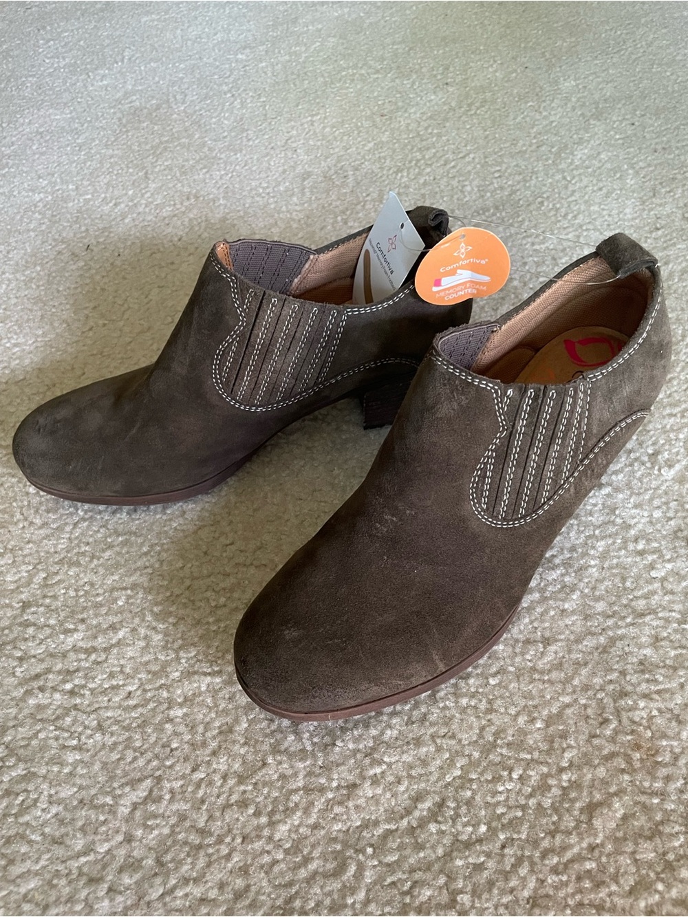 Comfortiva Women’s Brown Suede Ankle Booties with Elastic Panels Size 8.5 NWT